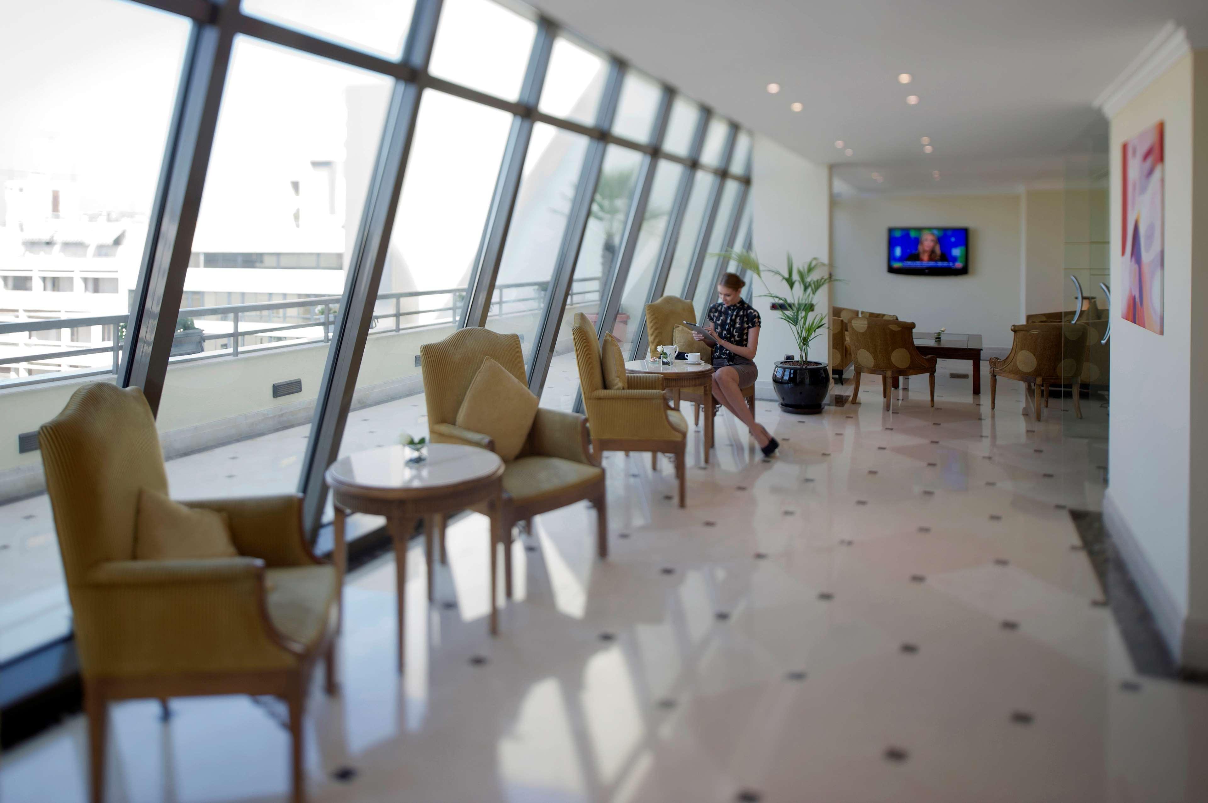 Hotel Radisson Blu Martinez Beirut Exterior foto The lounge at Kilimanjaro International Airport